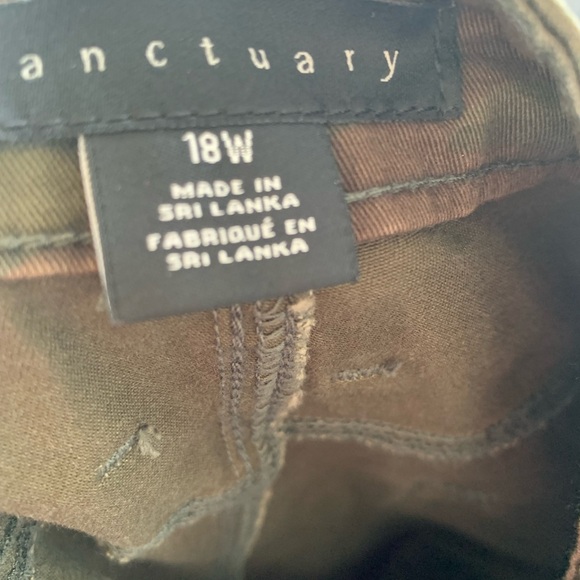 Cropped camo pants. Sanctuary. Size 18 W. - Picture 5 of 6